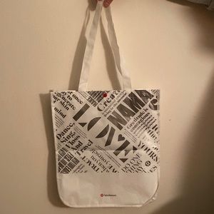 medium lululemon tote